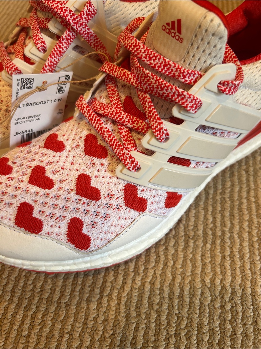 NWT Adidas boost valentines edition White and Red Heart running shoes 8 - Picture 12 of 12